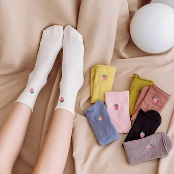 Skladaný ponožky dámy sladké in trend divoké leto tenké časti stočený biela roztomilý výšivky jahoda trubice ponožky Japonskom štýle