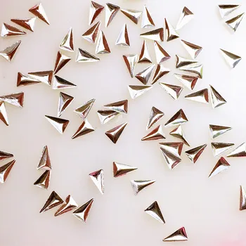 100ks/vrecko Nové 3D Nail Art Deco Kovov na Nechty, Nálepky Zliatiny Japonská Mini Stud Nit Trojuholník DIY Kúzlo na Nechty Nástroje