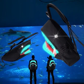 Muži Móda USB Nabíjanie Noc Svetelný Batoh Shark Notebook Batoh Hrudníka Taška Teenagerov Školské tašky Mochila Travel Bag Black