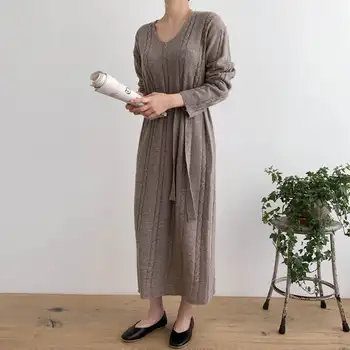 Módne dámske svetre sukne 2020 jesenné a zimné nové dlhým rukávom bielizeň vzor čipky pletené dlhé sukne, šaty