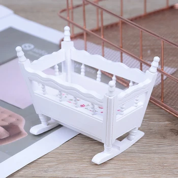 1:12 Doll House miniatúrne ručné moderný Biely drevený nábytok, postieľky detská kolíska deti izba